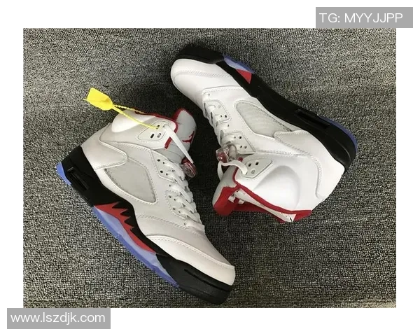 乔5篮球鞋:突破性能与时尚设计的完美结合,助你在球场上尽显风采 乔5篮球鞋:突破性能与时尚设计的完美结合,助你在球场上尽显风采